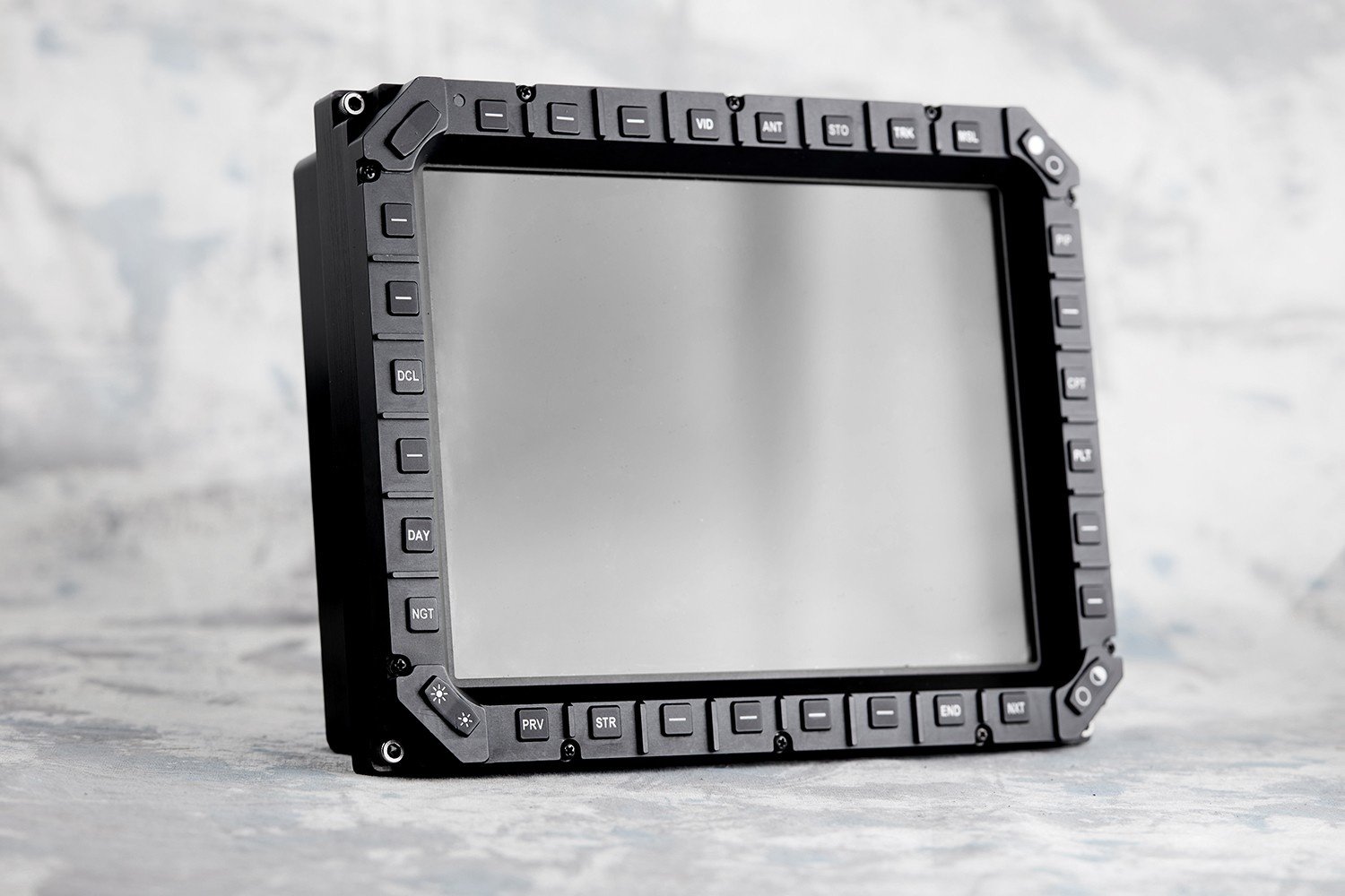 Impact Resistance in Flight: Polycarbonate vs. Chemically Strengthened Glass Displays